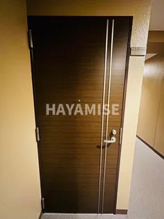 Apartment Grus Okamachi【6階】の玄関