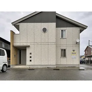 レセンテアルバ【1階】の外観