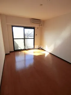 ロイヤル江戸橋【2階】の居間