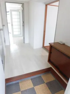 シティ青山【5階】の玄関