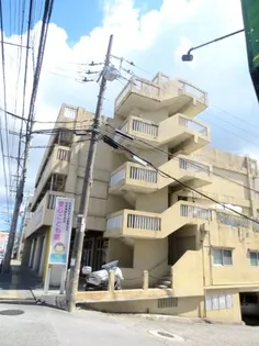 屋比久アパートの画像