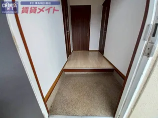 ガーデンヒルズ1号館【1階】の玄関