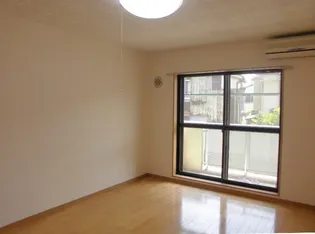 サンヒーローマンション亀川2【5階】の居間