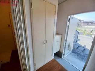 じゅねすしろやまA棟【1階】の玄関