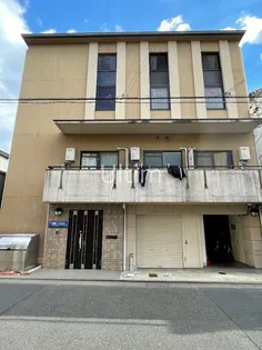 タワーズ五条【1階】の外観