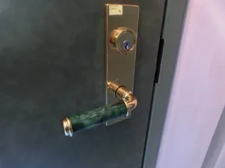 ラ・トゥール【9階】の玄関