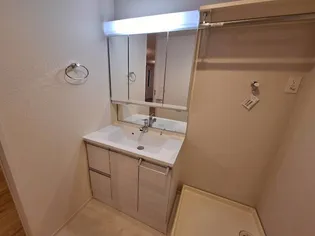 BORIKIからすやま【1階】の内装