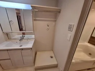 BORIKIからすやま【1階】の内装