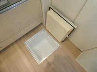 BORIKIからすやま【1階】の内装