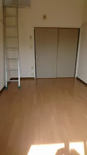 コーポラヴィアンローズ【2階】の居間