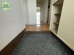 サニーコート三川【6階】の玄関