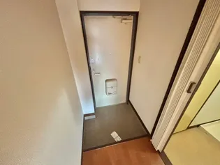 MISTRAL岡田【2階】の玄関