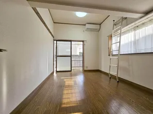 フレンドエトワール【1階】の居間