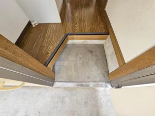 フレンドエトワール【1階】の玄関