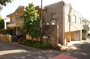 成城コート【2階】の外観