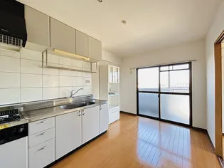 塩沢コーポ2【3階】の居間