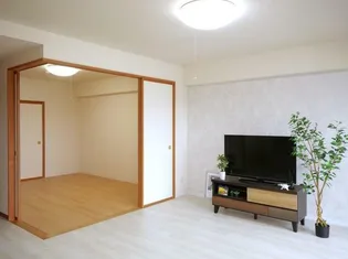 コートビレッジ山王【4階】の居間