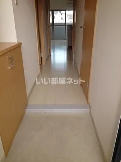 ラディスター【2階】の玄関