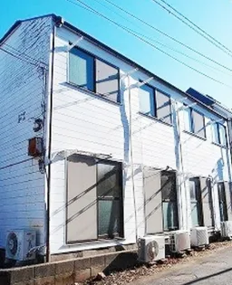 クリスタルハウス【2階】の外観