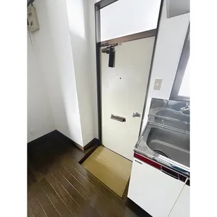 津林ビル A棟【2階】の玄関