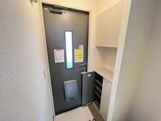 クレール・レヴィー【2階】の玄関