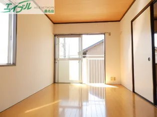 ドミール水谷【2階】の居間