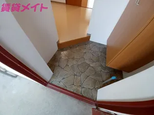 メゾン新町【3階】の玄関