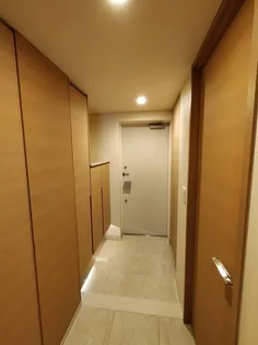 ミッドガーデン赤坂氷川【2階】の玄関