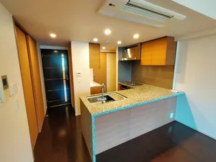 ミッドガーデン赤坂氷川【2階】のキッチン