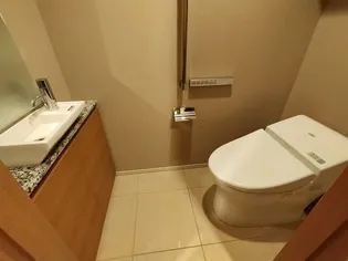 ミッドガーデン赤坂氷川【2階】の内装