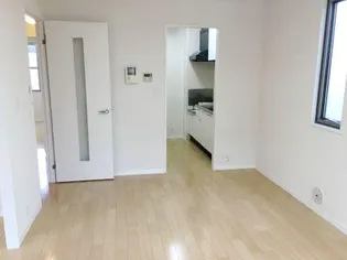 ラヴェルヴィルE・F棟【2階】の居間