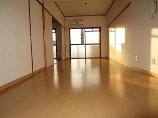 ELAN宮崎II番館【3階】の居間