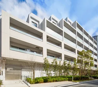 東京都新宿区市谷仲之町【マンション】の外観