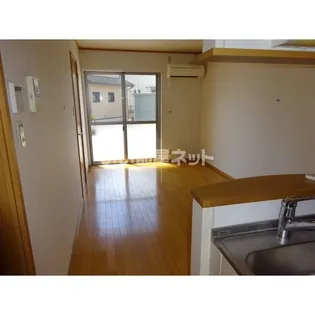 ビッグフォレスト稲荷前の居間