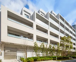 東京都新宿区市谷仲之町【マンション】の外観