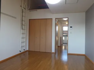 ルクレールブランB【2階】の居間