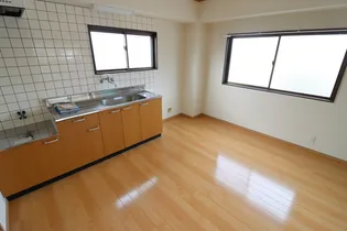 サンハイツ【3階】の居間