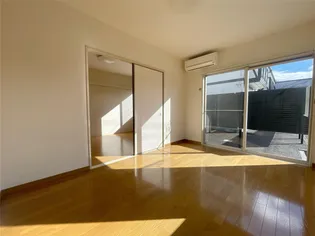 メゾンローズA【1階】の居間