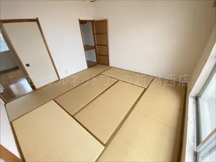 ローレル寺尾の内装