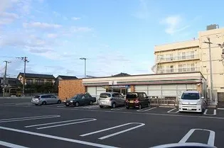 ローレル寺尾の周辺