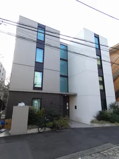 RARE代々木【2階】の外観