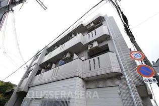 アパートメントSUITA【2階】の外観