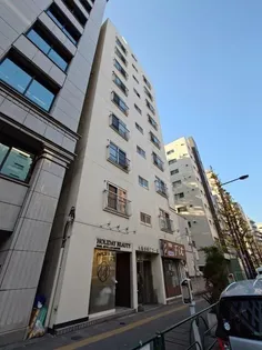 六義園第2コーポ【8階】の外観