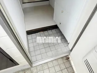 SHALL HOUSE 白楽【1階】の玄関