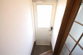 DUPLEX 国王100B【1階】の玄関