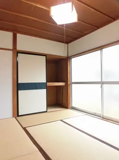 めのうアパートの居間