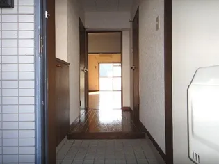 レジデンス学園 B棟【1階】の玄関