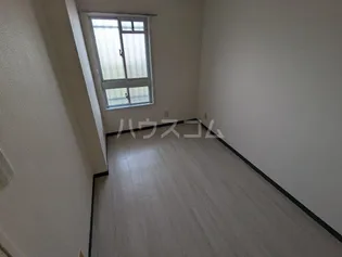 ヒルズ南戸塚【7階】の居間