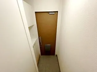 ラヴェルヴィルE・F棟【2階】の玄関