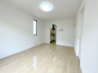 ラヴェルヴィルE・F棟【2階】の居間